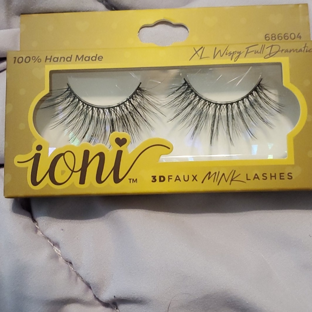 Ioni lashes